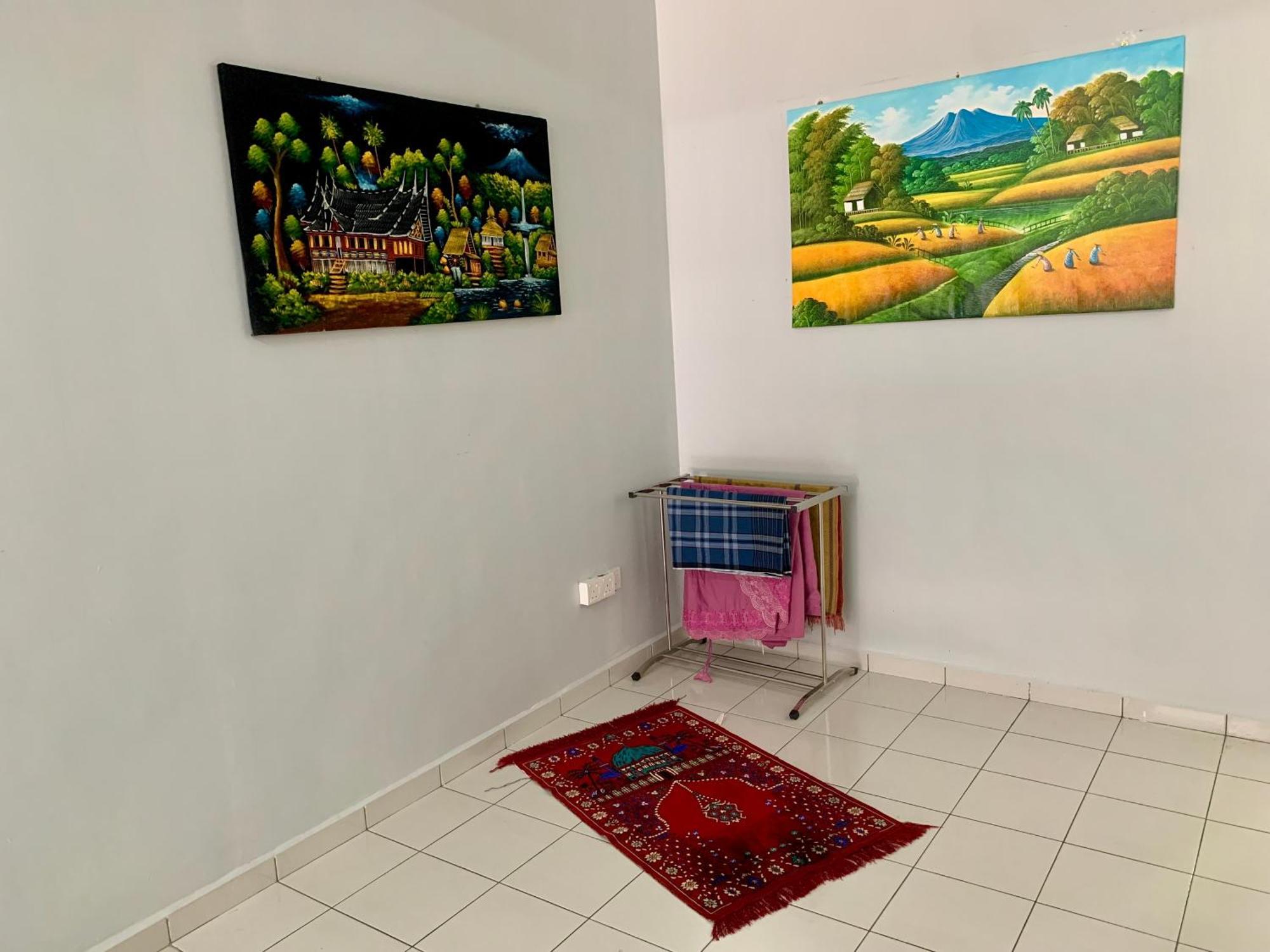 Homestay Cikgu Nora Near Uthm Kptm Kktm Ipg Moslim Onli Kampong Seri Gading الغرفة الصورة